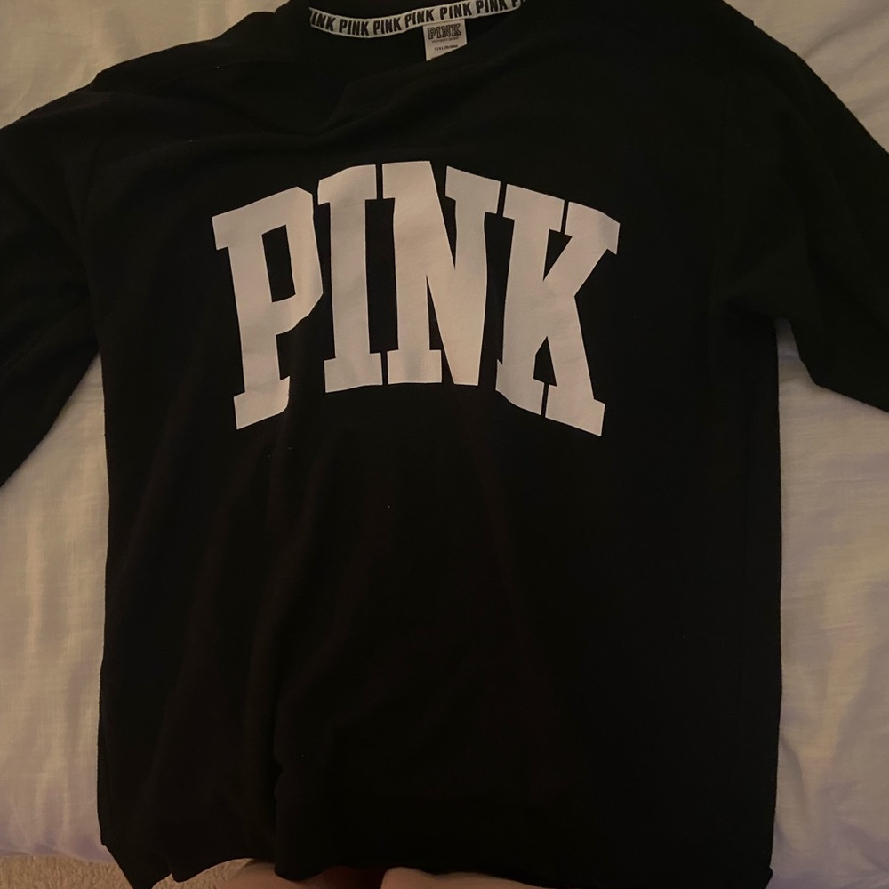brand new pink pull over! no damage done, will be washed before sent😁
